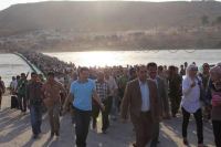 Thousands of Syrian refugees heading to the border